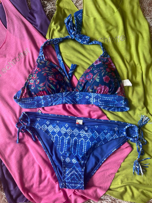 Bikini 2 piezas Top Halter Azul con Flores Rosas